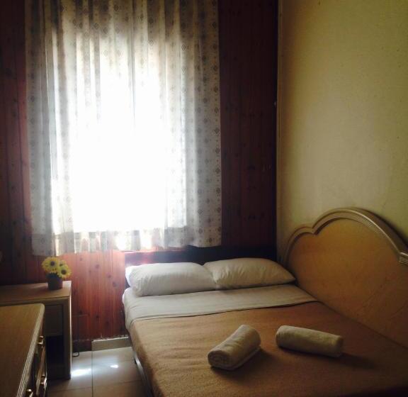 חדר סטנדרט חדר אמבטיה משותף, Momos Hostel