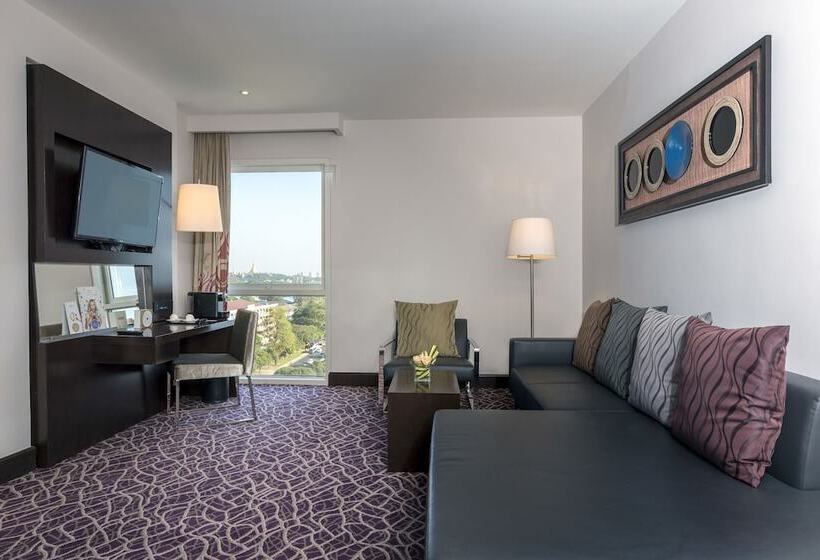 سوییت اجرایی, Novotel Yangon Max