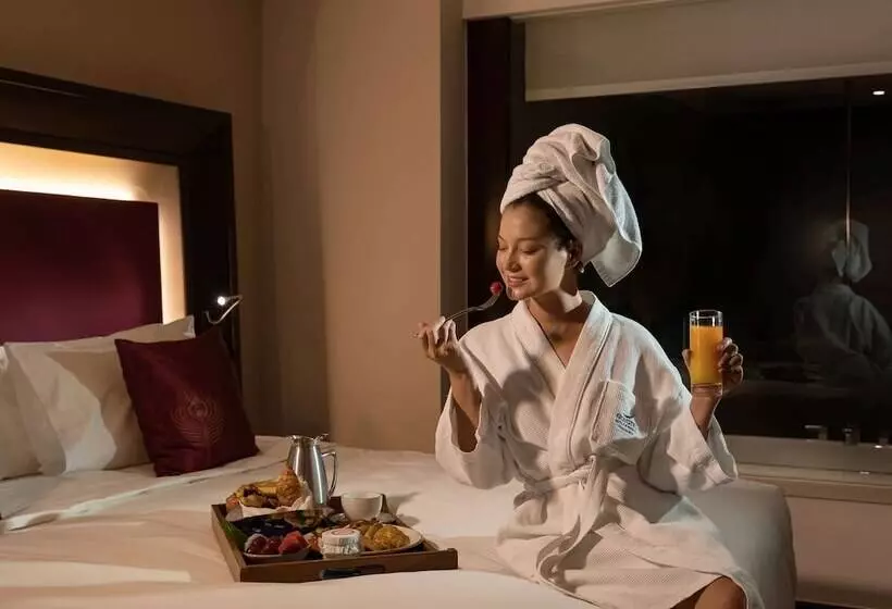 Executive Suite, Novotel Yangon Max