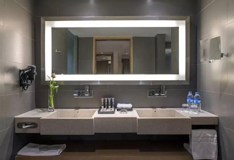 Deluxe Suite, Novotel Yangon Max