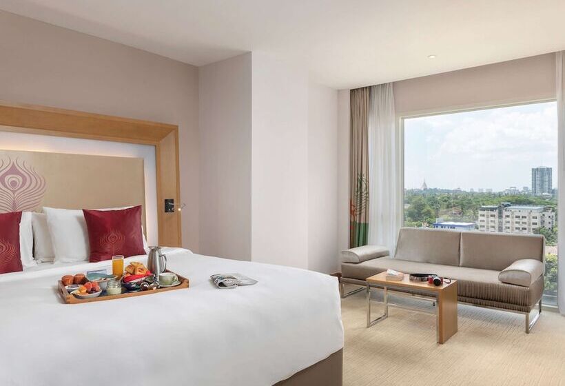 سوییت لوکس, Novotel Yangon Max