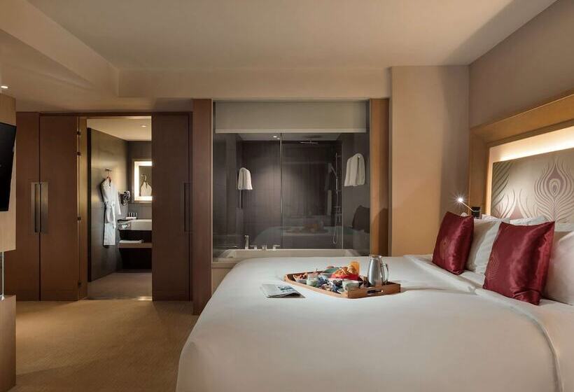 سوییت لوکس, Novotel Yangon Max
