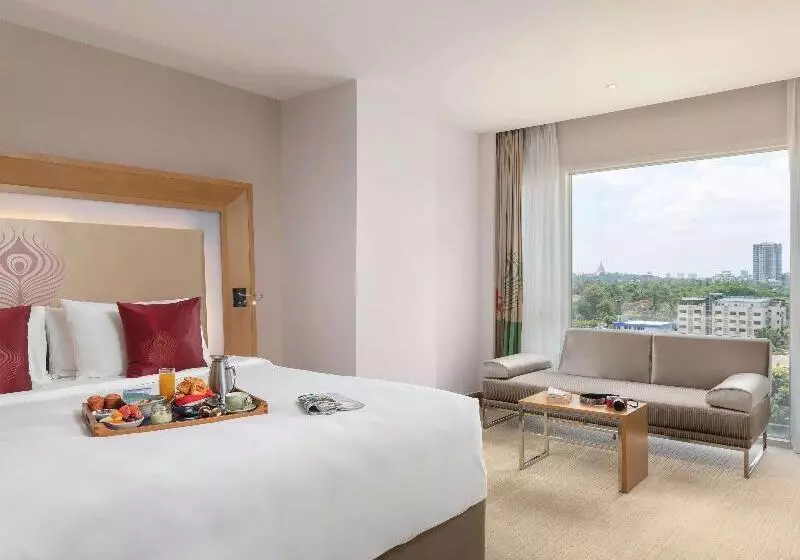 Deluxe Suite, Novotel Yangon Max