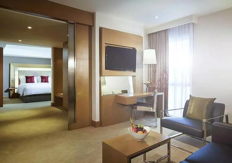 Deluxe Suite, Novotel Yangon Max