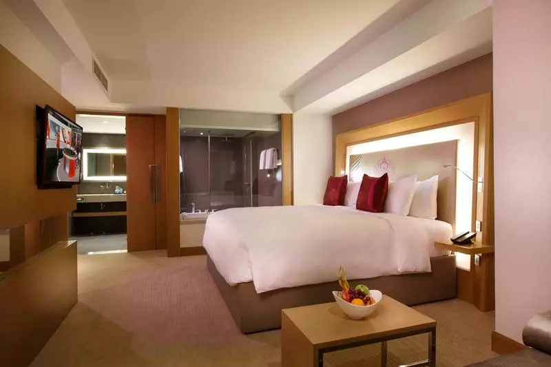 Deluxe Suite, Novotel Yangon Max