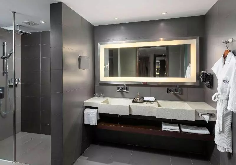 Deluxe Suite, Novotel Yangon Max