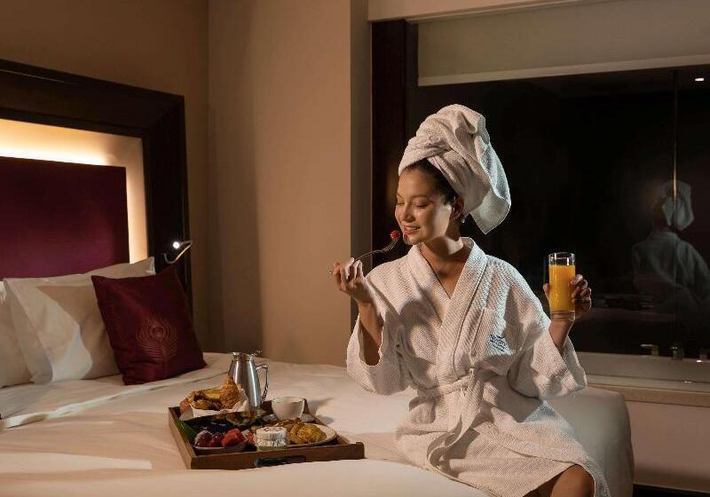 سوییت لوکس, Novotel Yangon Max