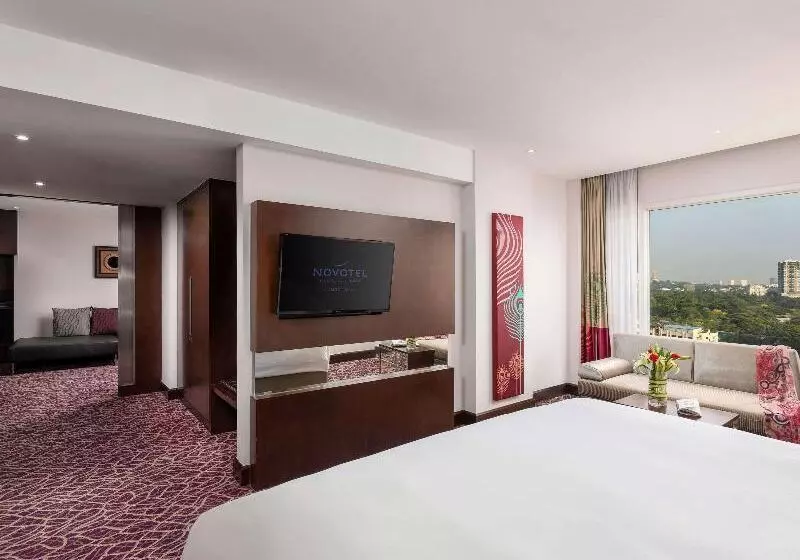 Deluxe Suite, Novotel Yangon Max