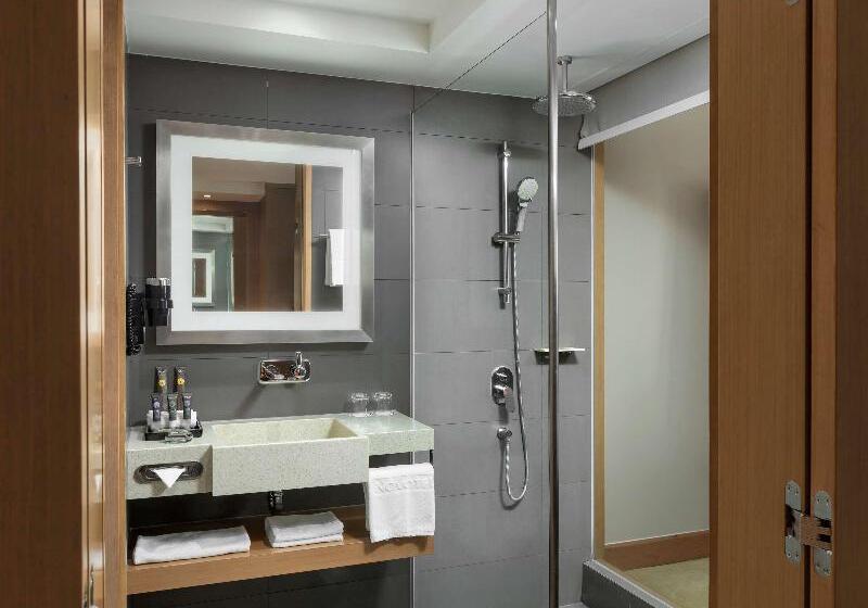 اتاق لوکس با تخت بزرگ, Novotel Yangon Max