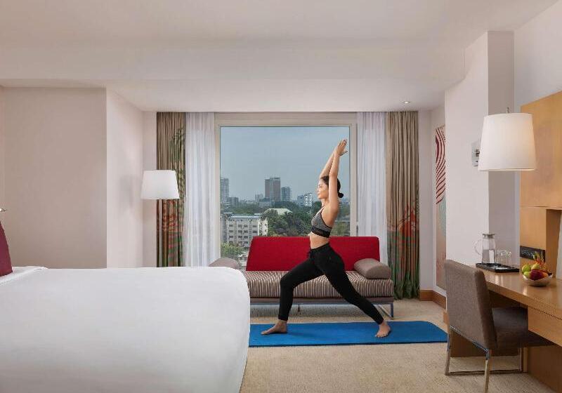 اتاق لوکس با تخت بزرگ, Novotel Yangon Max