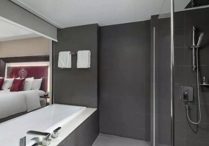 Deluxe Suite, Novotel Yangon Max