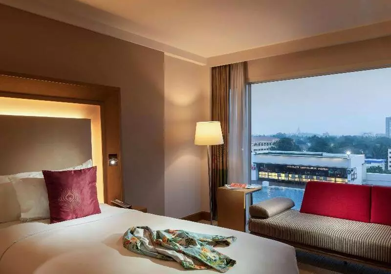 Deluxe Zimmer, Novotel Yangon Max