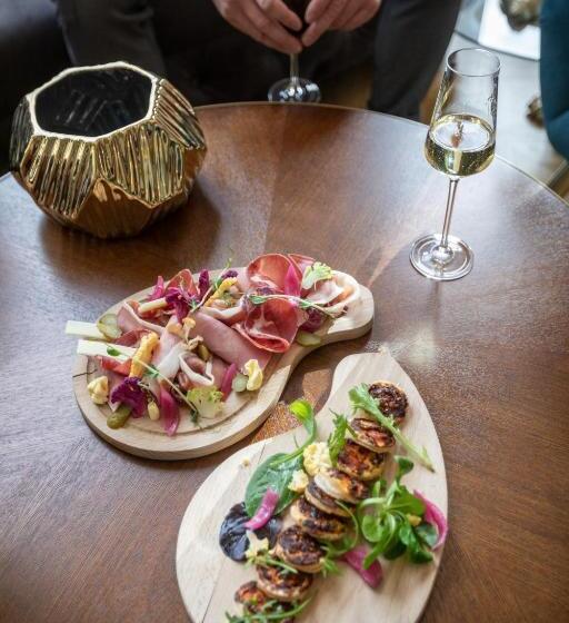 スタンダードスタジオ, Residence Rive Droite