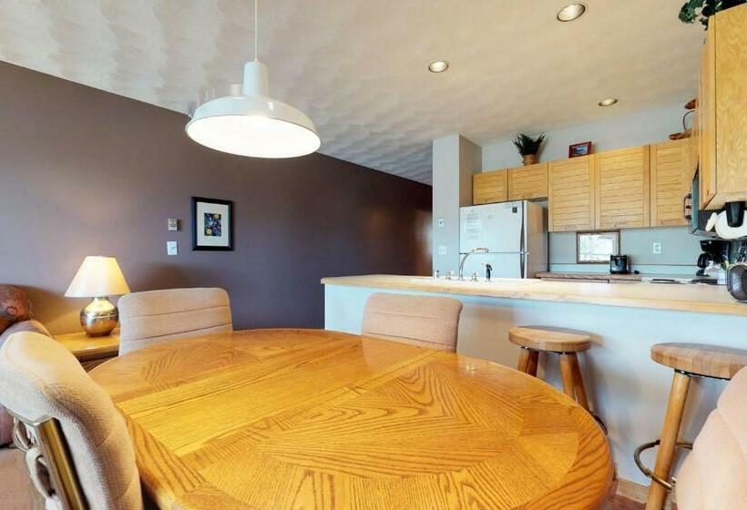 דירת חדר, East Bay 6