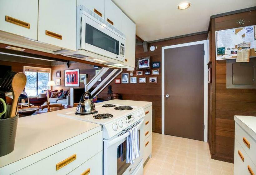 شقة غرفة واحدة, Dollar Meadows 1383