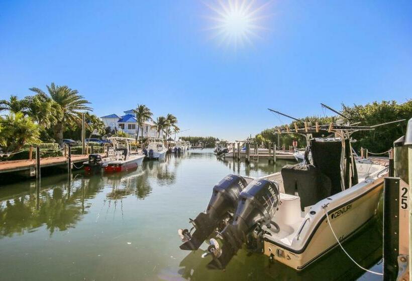 شقة غرفتين, Oceanside Retreat