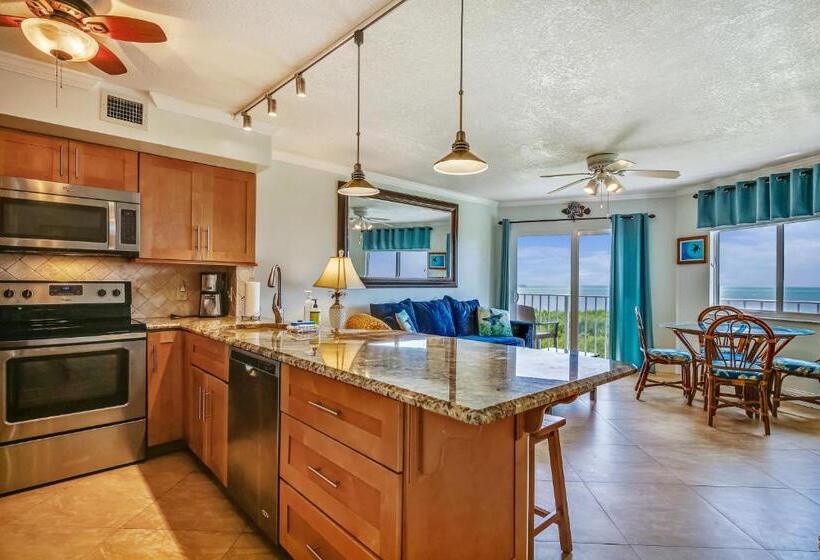 شقة غرفتين, Oceanside Retreat