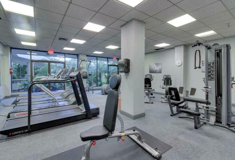 شقة غرفتين, Seaview Court