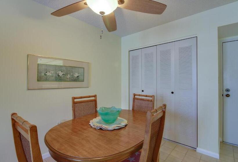 شقة غرفتين, Seaview Court