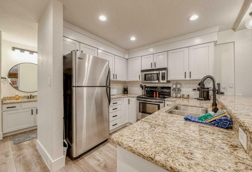 침실 2개 아파트, Giant Steps #40