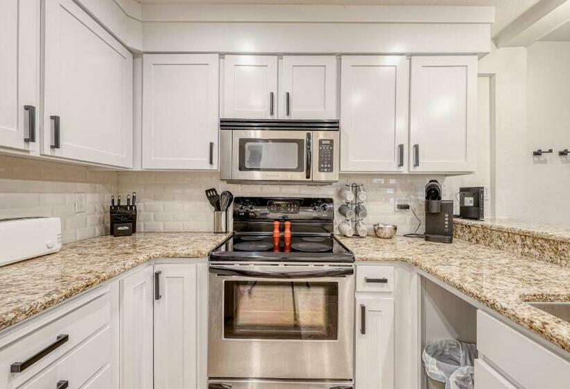 침실 2개 아파트, Giant Steps #40