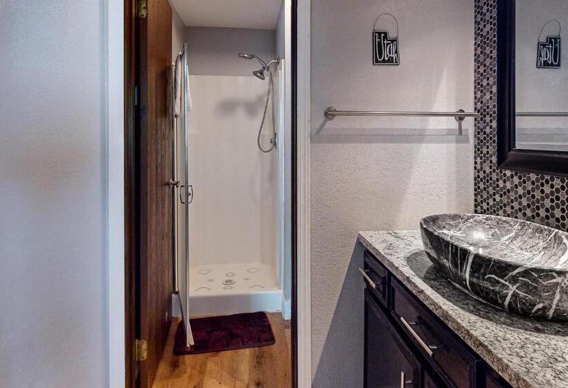 침실 2개 아파트, Giant Steps #40