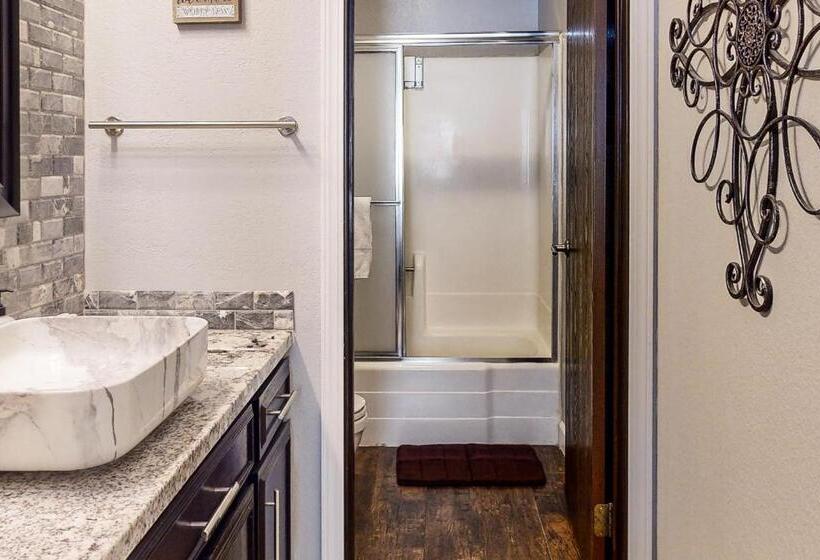 침실 2개 아파트, Giant Steps #40