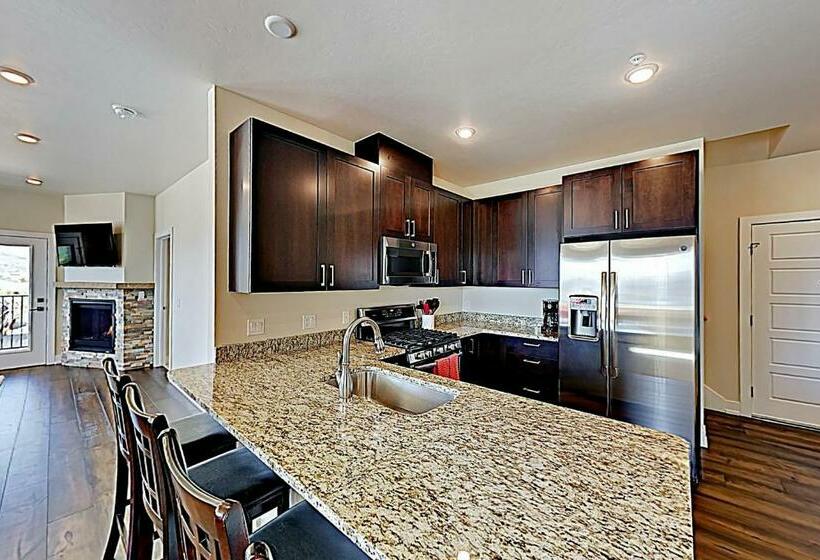 דירת שלושה חדרים, La Bonte Townhomes Unit 304