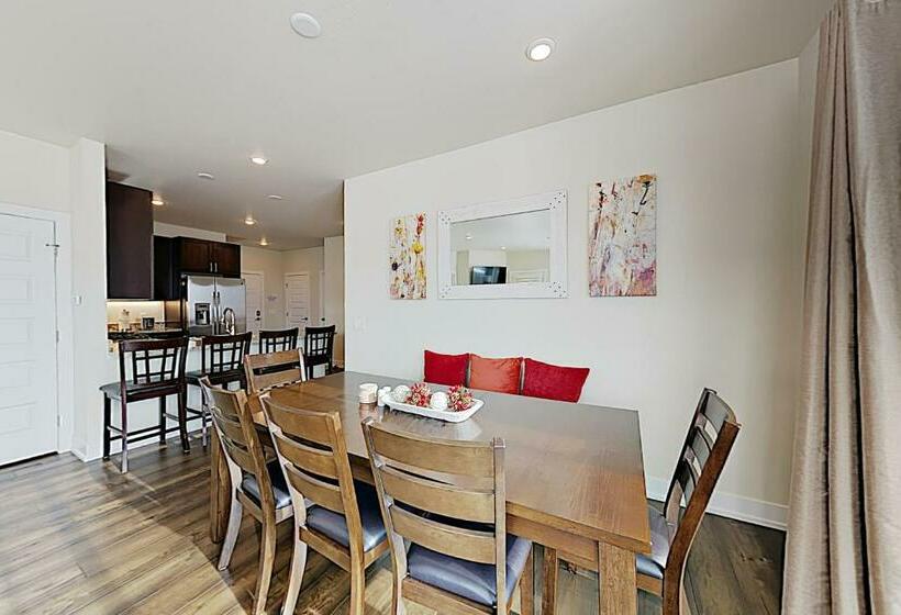 דירת שלושה חדרים, La Bonte Townhomes Unit 304