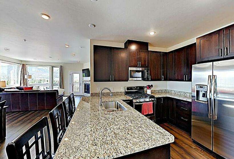 דירת שלושה חדרים, La Bonte Townhomes Unit 304