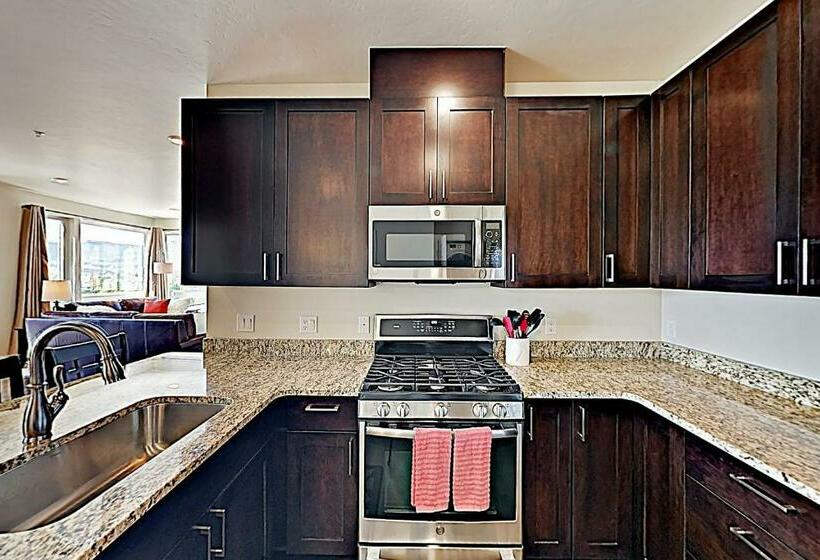 דירת שלושה חדרים, La Bonte Townhomes Unit 304