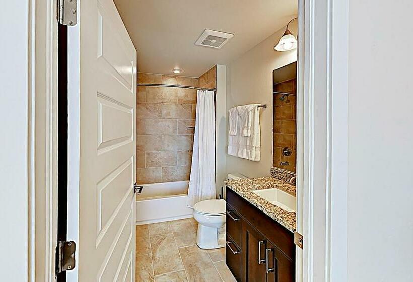 דירת שלושה חדרים, La Bonte Townhomes Unit 304