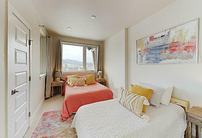 דירת שלושה חדרים, La Bonte Townhomes Unit 304