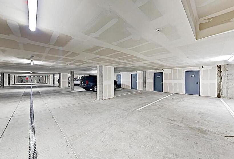 דירת שלושה חדרים, La Bonte Townhomes Unit 304