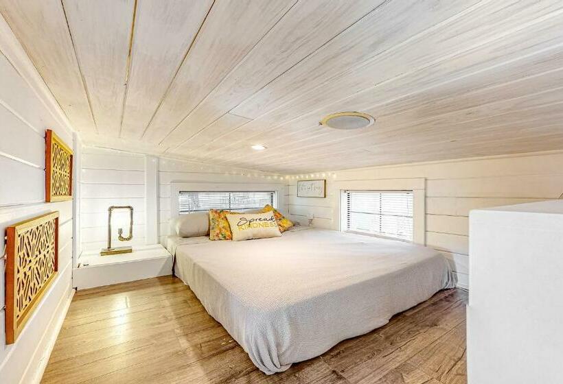 חדר סטודיו סטנדרד, Chimney Rock Tiny Home