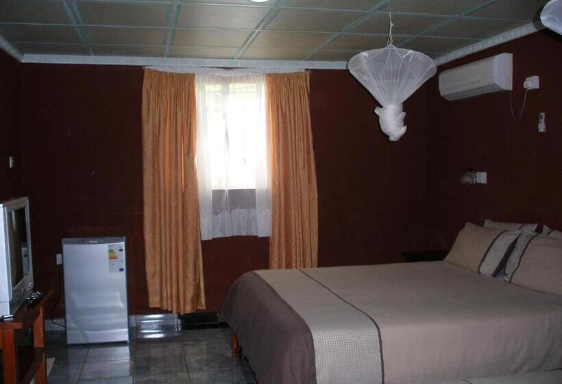 اتاق خانوادگی, Gloria S Bed And Breakfast