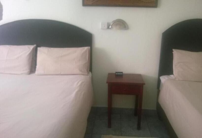 اتاق خانوادگی, Gloria S Bed And Breakfast