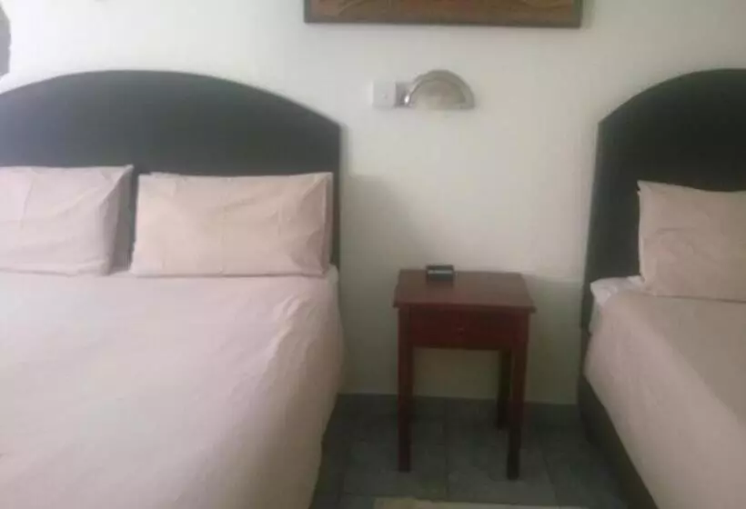 اتاق خانوادگی, Gloria S Bed And Breakfast
