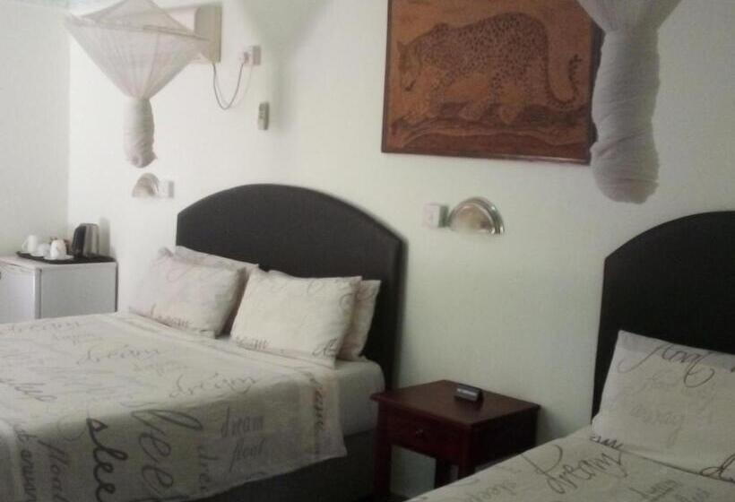 اتاق خانوادگی, Gloria S Bed And Breakfast