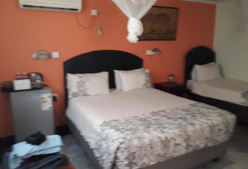اتاق خانوادگی, Gloria S Bed And Breakfast