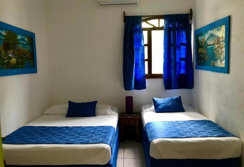 اتاق استاندارد سه نفره, Hc Liri