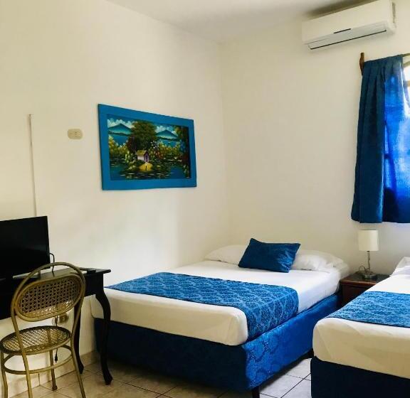 اتاق استاندارد سه نفره, Hc Liri