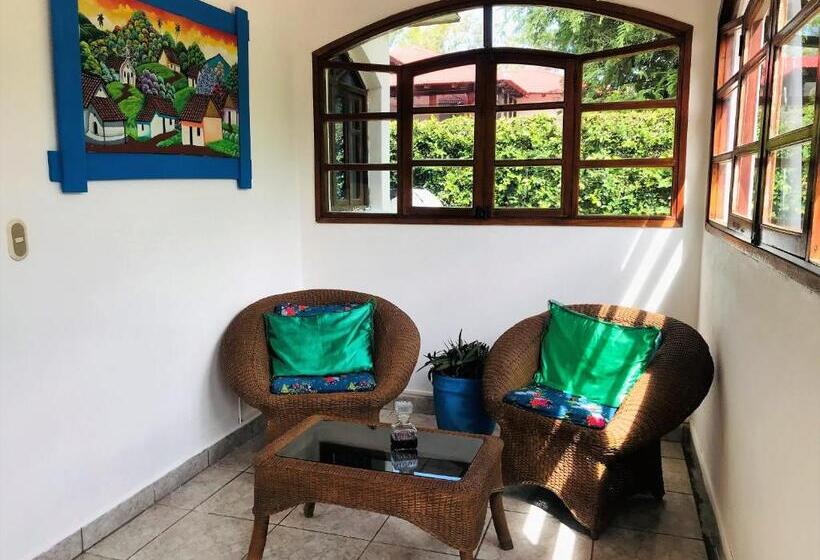 اتاق استاندارد چهار تخته, Hc Liri