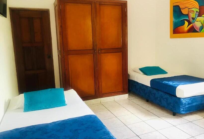 اتاق استاندارد چهار تخته, Hc Liri