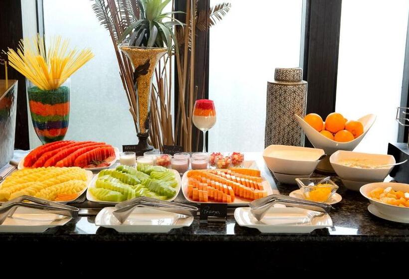 اتاق لوکس با تخت بزرگ, Amari Dhaka