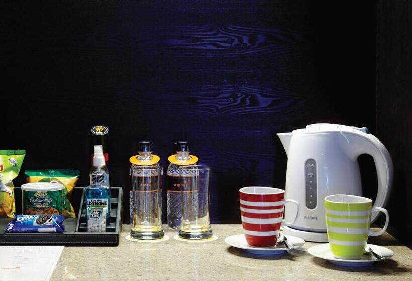 استودیوی لوکس, Amari Dhaka