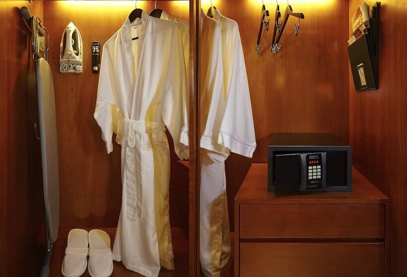 اتاق لوکس, Amari Dhaka