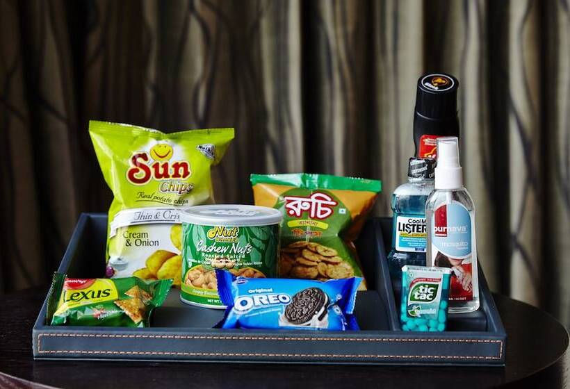 استودیوی لوکس, Amari Dhaka