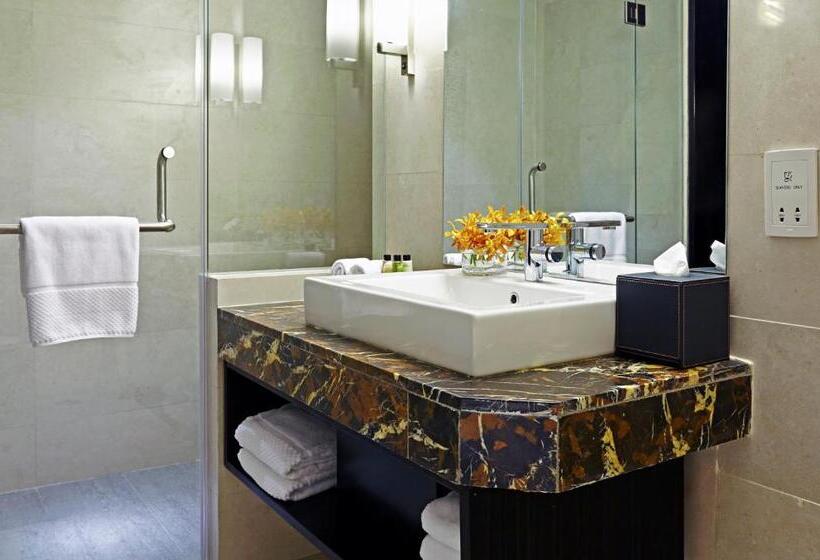 استودیوی لوکس, Amari Dhaka