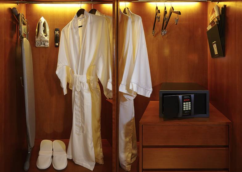 اتاق لوکس, Amari Dhaka